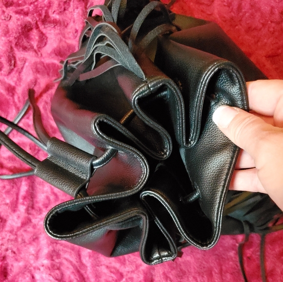 VICTORIA'S SECRET BLACK FRINGE BACKPACK STYLE BAG! - Picture 10 of 13